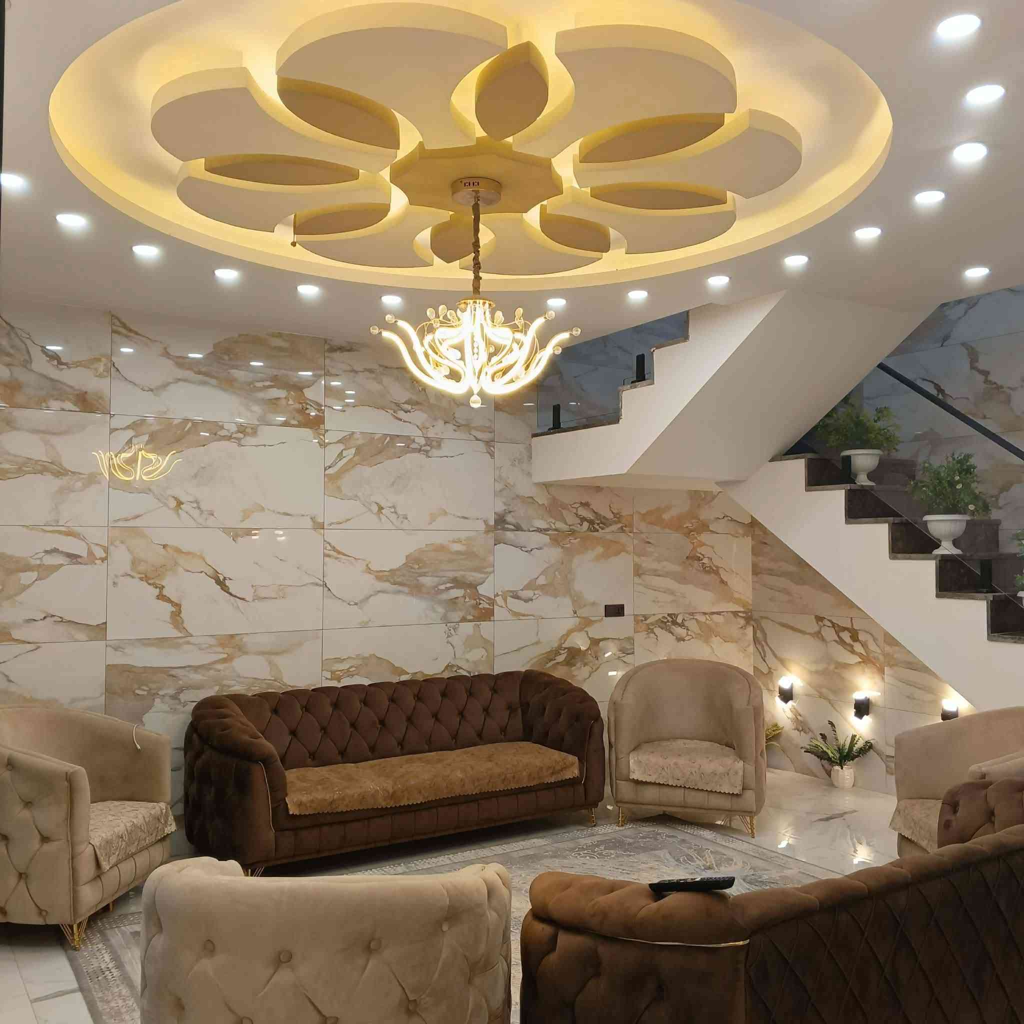 #عروض_مكتب_الإطار_الذهبي
دار للبيع حي البلديات 
المساحه223متر واجهه10
سند طابو زهور
شروق تامم 
طابقين 
ط1/غرفتين هول استقبال صيحات مطبخ كراج

ط2/ثلاث غرف هول صحيات بلكونه

للاستفسار زياره المكتب حي النور قرب ملعب الكلاسيكو
او الاتصال على الارقام التالية 
متوفر واتساب 
***********
