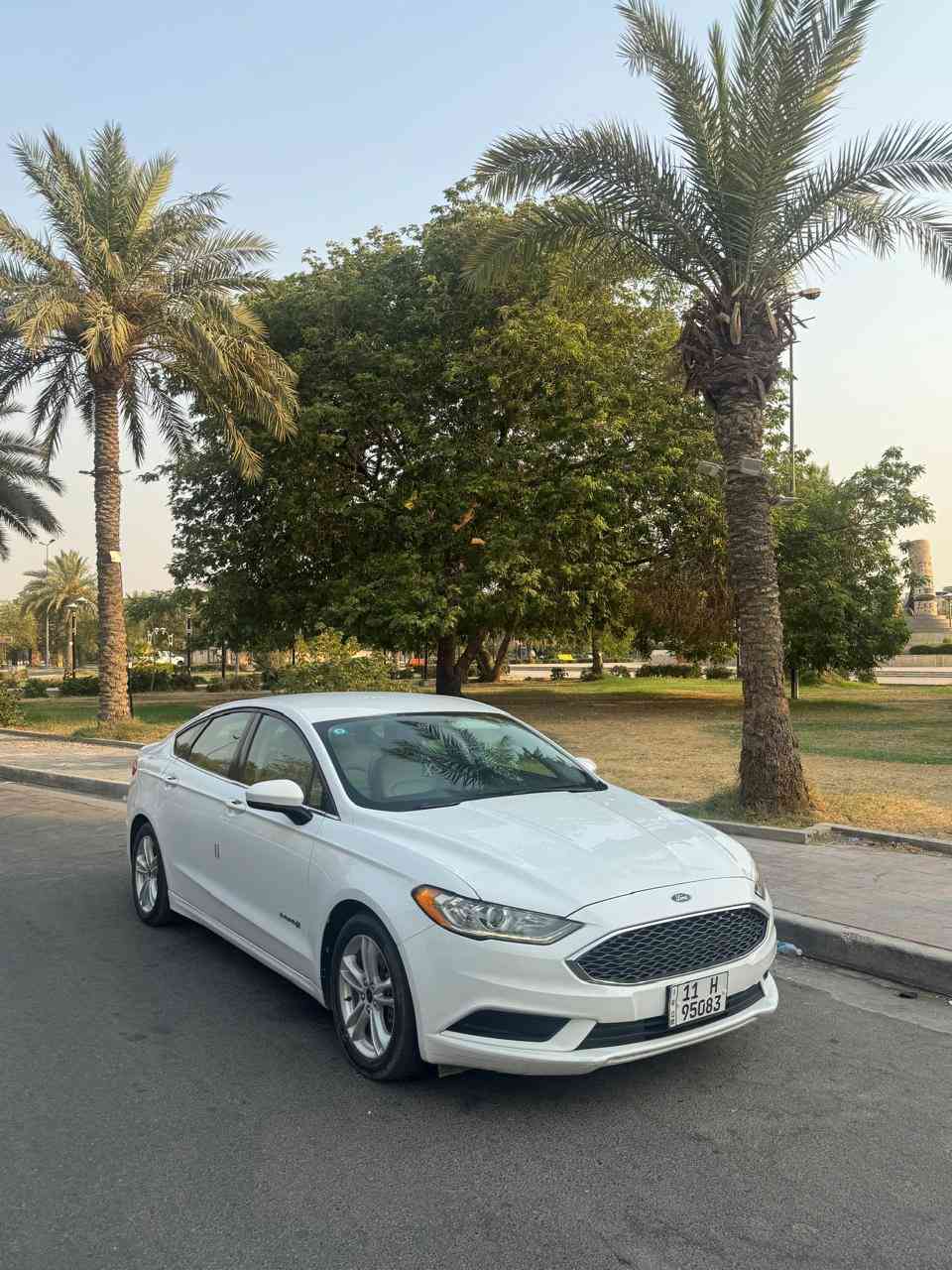 السلام عليكم جميعا
فورد فيوجن هايبرد se2018
السيارة فول من عدا الفتحة 
حادثها ابغداد الباب الي خلف الراكب صبغ موجوده صور الضربة
وبامريكا بدون حادث لاكن غرق بسيط جوه الدوسه  وشغاله من امريكا 
السياره جاهزه مناقصهه اي شيسنويتهه ل 2030
للاستفسار  *********** واتساب متوفر
