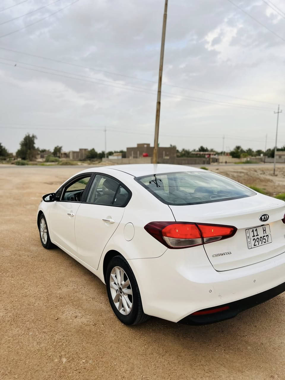 للبيع كيا سيراتو موديل 2018سياره جديده حيل مكفوله رقم بغداد بسمي مداور ثاني يوم موصفات 
لد امامي ويل كب شفتات ستييرن موصفات حلوه سياره محرك ١٦٠٠كفاله محرك كير حدايده تبريد  مكانه السماوه السعر ١٤٢وبيه مجال ‭٠٧٨٣ ٤٩٤ ٠١٦٠‬
