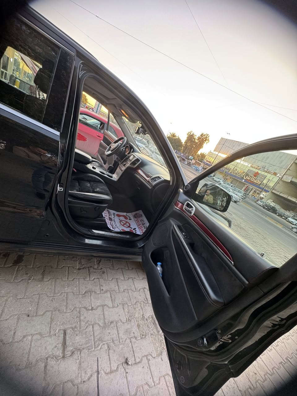 السلام عليكم جيب لاريدو 2013 خليجي بدون صبغ مكينه ٦٤٠٠ ماشيه ٢٠٠ السياره جاهزه من كل شي مابيه كل نقص مكان السياره بغداد المنصور 
 
السعر ١٩٥ ***********
