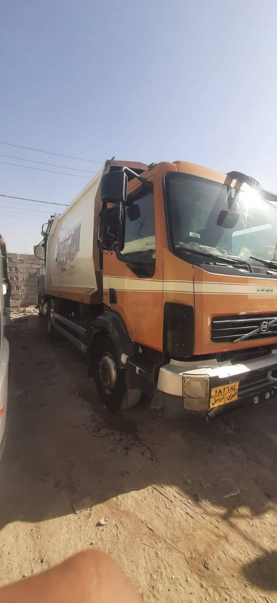 سلام عليكم كابسة فالفو للبيع سياره كبس ميكانيكي كير عادي بس محرك بي بخار سعر 85 رقم ***********
