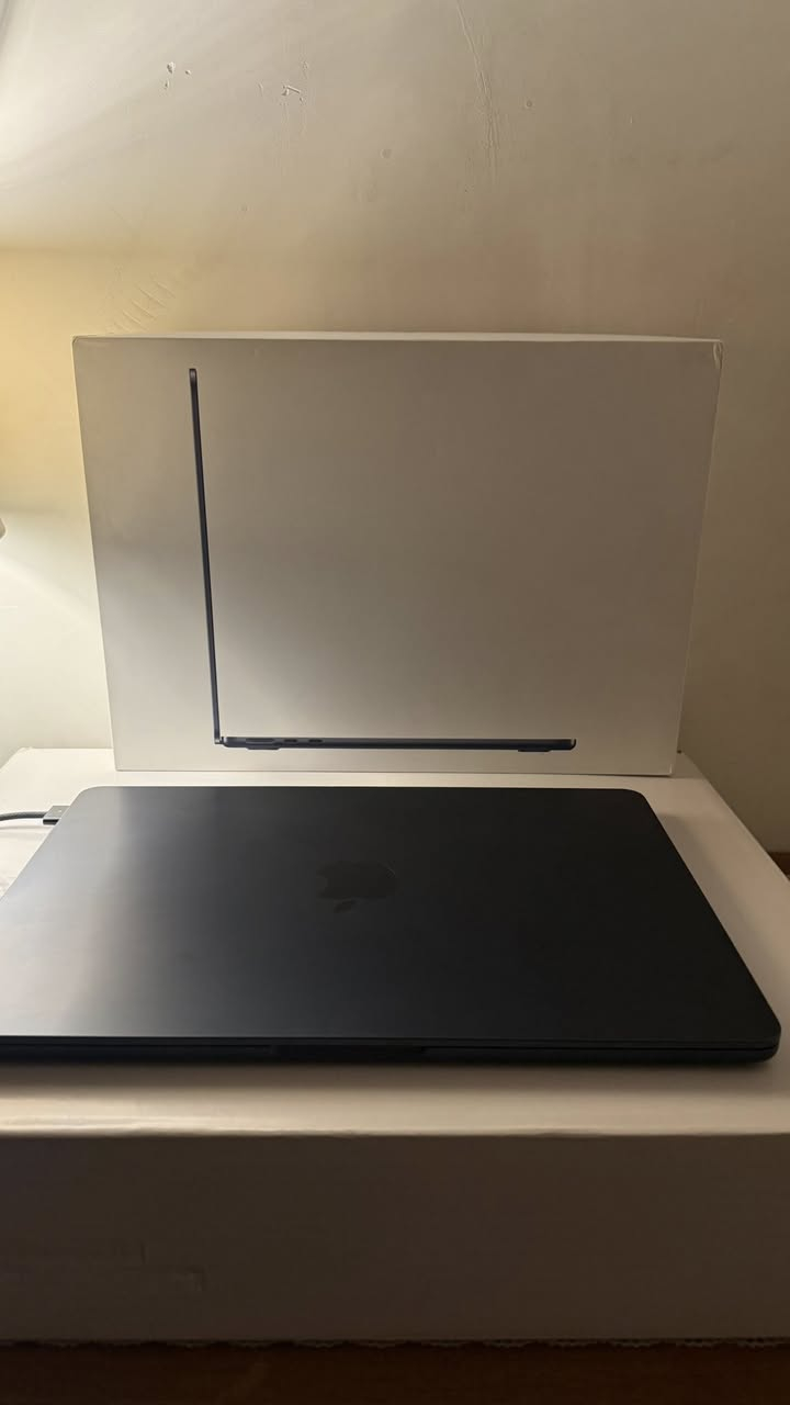 Macbook air M3
256 GB Hard
8 GB Ram
13.3 inch
Battery 98%
Cycle 70 
شرق اوسط كامل ملحقات
السعر على الخاص
او على الواتساب
***********⁩⁩
