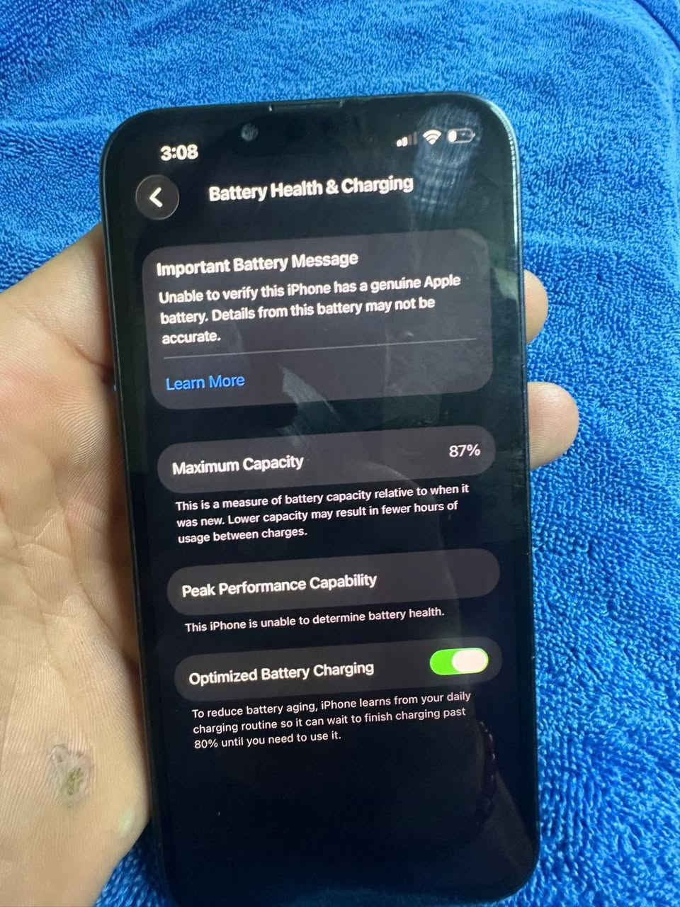 السلام عليكم شباب تلفون ١٣ عادي ذاكره 128 بطاريه 87 لون نيلي نضيف كلش مبدل شاشه فقط اصليه والفيس ايدي شغال كامرات شغاله سيم كارت شغال نقصه بس سماعه الفوك عطلانه للمراوس فقط  اذا اكو ١٤ او ١٣ برو ماكس
وانطي فرق 
*********** بي واتساب
