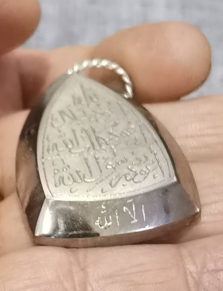 السلام عليكم.للبيع قطعة جميلة صافية وراهية من الحديد الصيني الابيض(مگلد) مكتوبة الجلالات ليلة ٢٧ رجب(ذمة).


**إذا كنت صاحب هذا الإعلان وتريد حذفه لأي سبب، رجاءا أرسل رسالة إلى الدعم الفني**