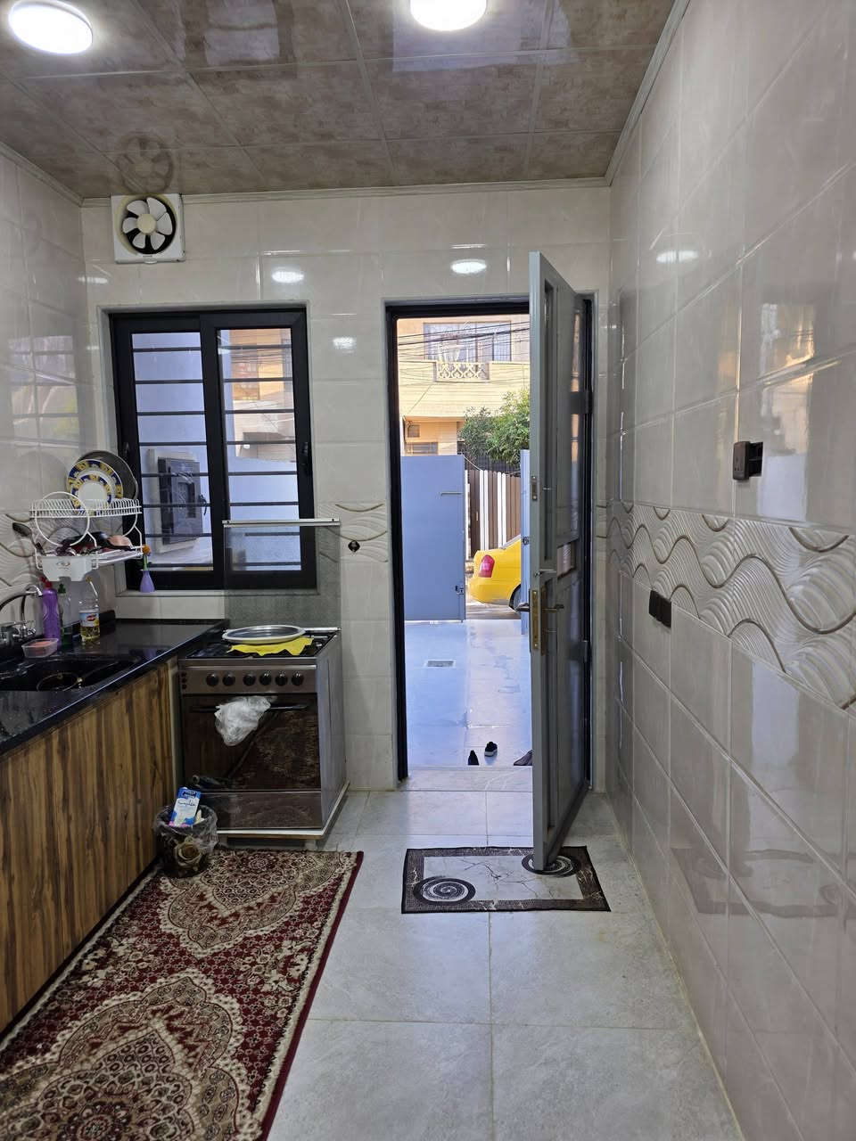 دار للبيع طابق واحد في حي البلديات 130 م واجهة 6 ونصف مقابل سانكو شارع صب اتجاه شروق غرفة نوم واستقبال وهول ومشتملات وبيتونة ٠
***********
***********
عقارات الصفوة حي المصارف قرب جامع سعدي مهدي
