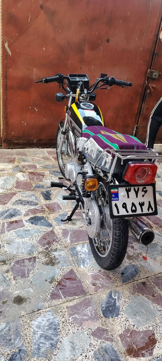 دراجة للبيع مال ايران 🇮🇷 كڤير 
كلهة مطابقة حفر كڤير اشاير دوسات دبلات دشبول ستيرن محرك كشن تانكي هورن قمجيات ستان كابريتر ابو لقفل يدات تايرات كلهة مطابقة دراجة نضيفة ما متعوبة مكاني عمارة ابو رمانة رقمي ***********
