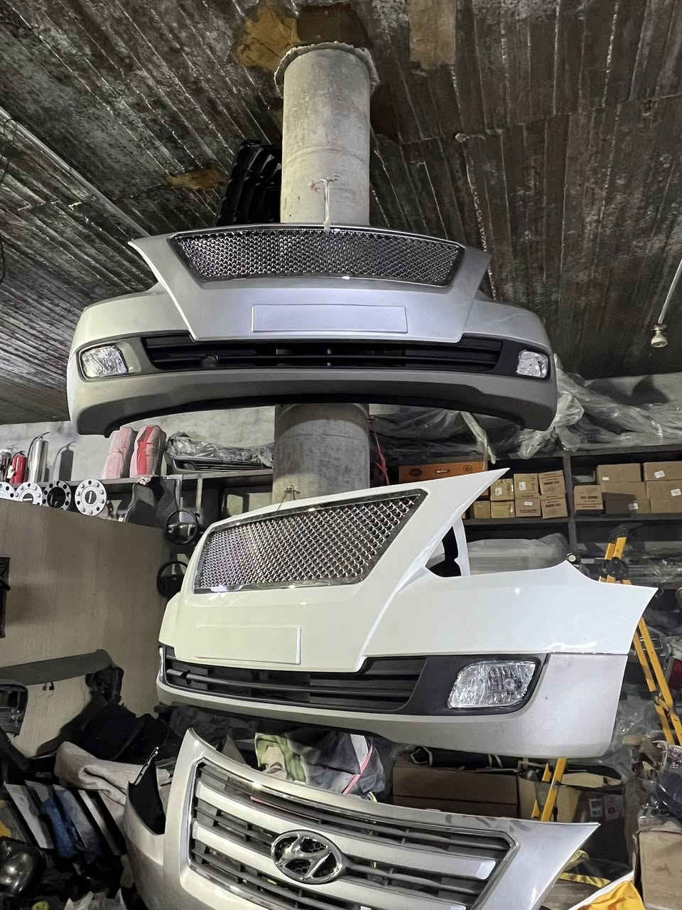 يا الله سلام عليكم بجم 16كامل هوه ولخليه السعر 220مكان البصره الدير  موجود  لون ابيض وسلفري وبحري  ***********مسوين بيهن عروض
