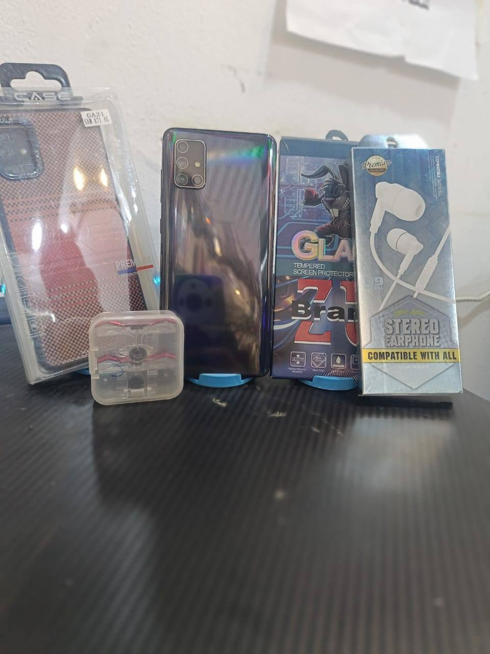 سامسونك A71 مبدل شاشه فقط الجهاز نضيف ويا هدايه لاصق وسماعه وحافضه وشفتات ببجي
السعر 85 
*********** فقط واتساب 
العنوان بعقوبه كاطون الرحمه مكتب سمارت بكسل قرب افران دبي
