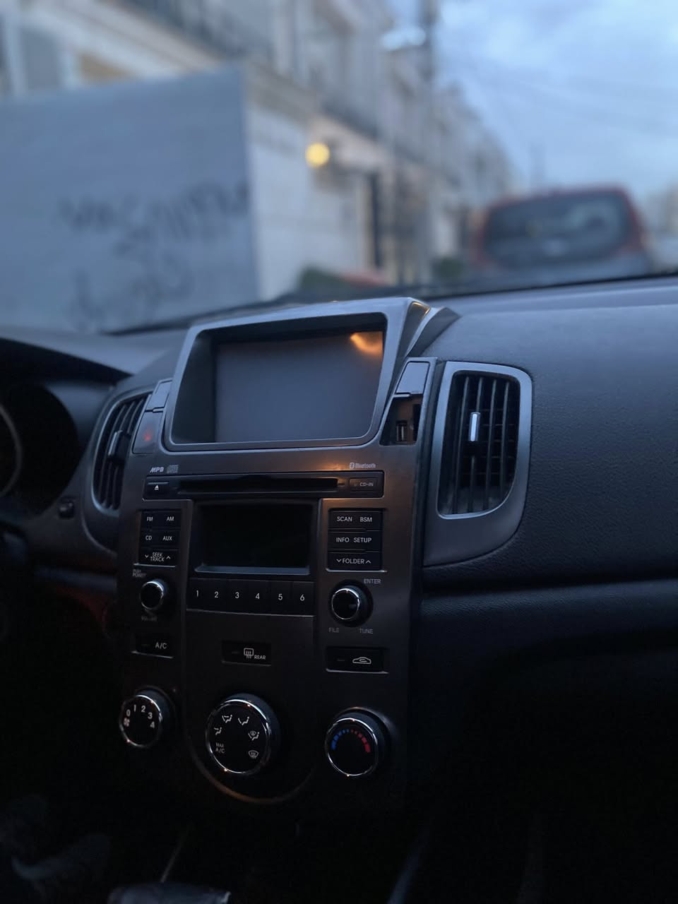 السلام عليكم للبيع
كيا فورتي 2012 محرك 16gdi الكير والمحرك شرط 

ضرر السيارة بدون دواخل بدون أيربك ومؤشر بالصور وبيها مكانات تعديل بارد كوبون بنزين بيها وشرط التحويل فقط السعر92$ 

***********

***********
