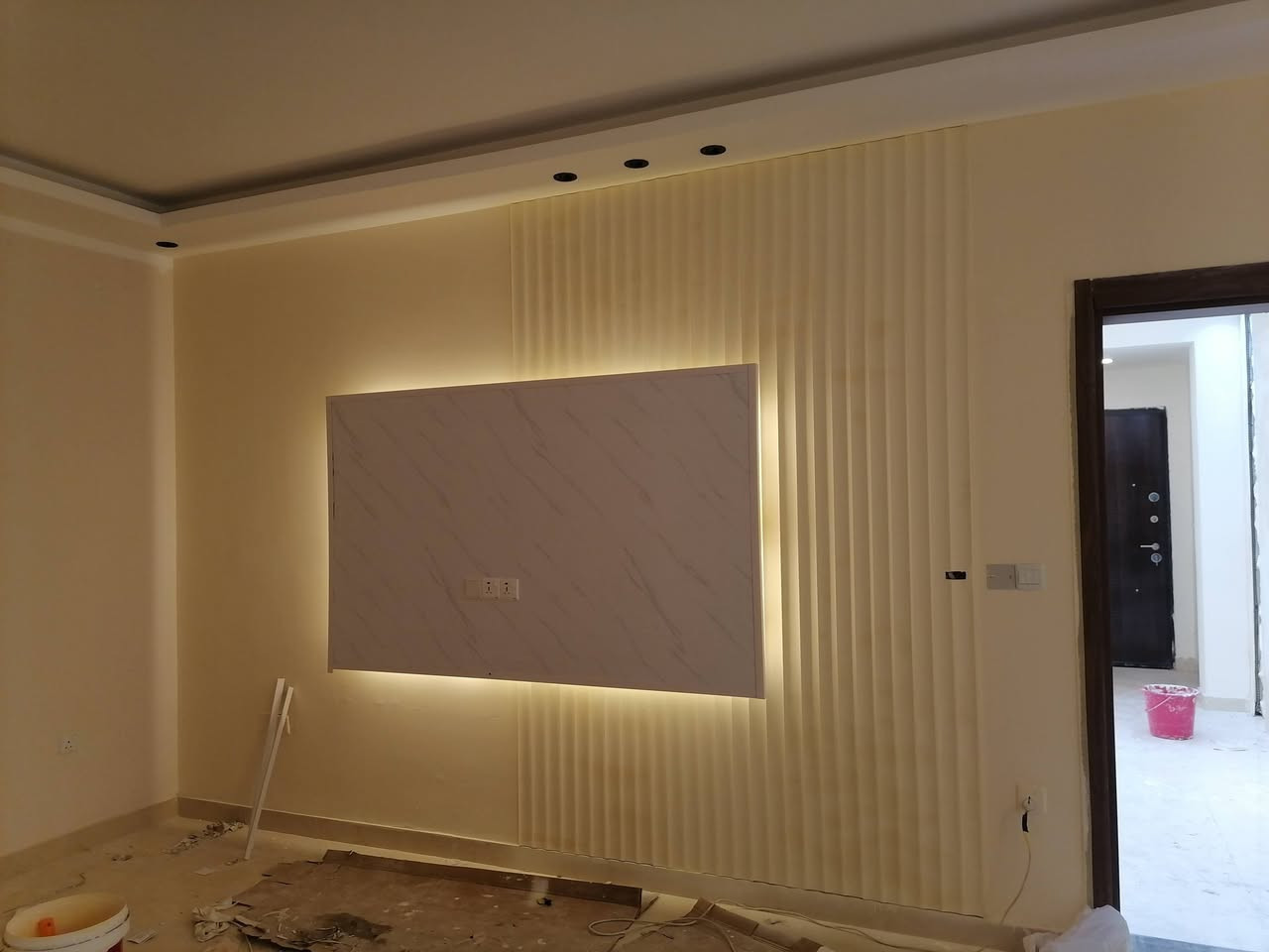 السلام عليكم
عمل الديكورات والاصباغ كافه
سقوف ثانويه جبسن بورك
بديل الرخام بديل الخشب
كافه الديكورات 
في جميع مناطق بغداد
للأستفسار  ***********
