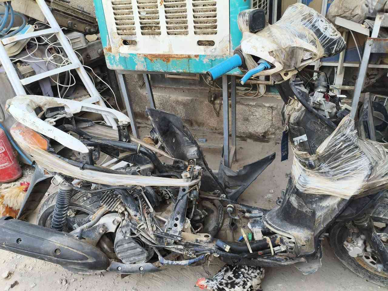 سلام وعليكم اخواني العزاز هاي دراجة اللبيع بس تشتغل وطفة يمكن كابريتر ما عرف اني تاركهة صار هواية وبدون كفرات بس الكشن موجود ***********
هاذا رقمي وريدهة 175 الف كوم حديد
