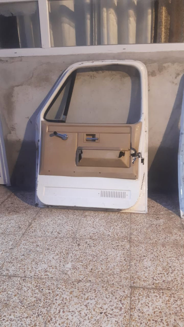 سلام عليكم
باب عدد 2
سياره جمسي موديل 77
نظيفه وجديد حيل جدا مع محلقاتها 
للاتصال 
***********
وايضاً على الواتساب موجودين
