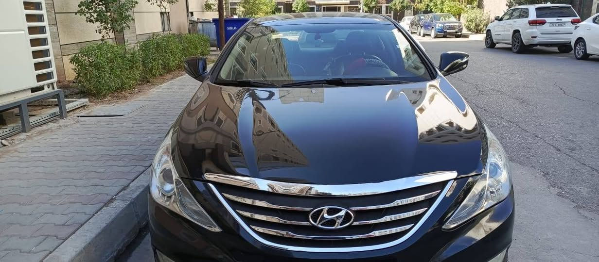 سيارة هونداي سوناتا للبيع في اربيل
موديل 2016 امريكي 
فيها ثلاث قطعة صبوغ 
سعر 100 ورقة 
ورقم واتساب ***********
