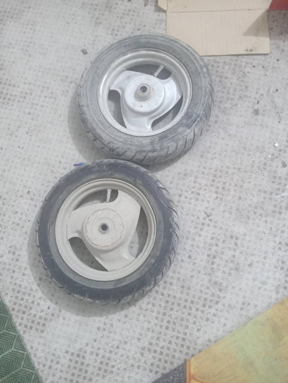 السلام عليكم غراض تفصيخ للبيع كفرات ماكس عدلة بلادية كابريتر ماكس عدلة رياضي بلادي بوش وبستم 80 يوماها 9زروف ويالة يوماها 9زروف قبق هندر يوماها 9زروف دشبول ماكس وبعد هواي غراض شتريد تفصيخ موجود ***********
