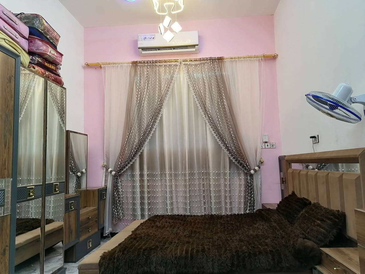 بيت للبيع طابو زراعي
بناء كونكريت مسلح يحتوي على غرفه وصاله ومطبخ وبراني وصحيات داخلية وخارجية والطابق الثاني غير مبني (خريطة جاهزة غرفتين وصاله وصحيات ) ، مساحته ١٤٠م
خدمات متوفرة كهرباء ماء تبليط مجاري 

الموقع/ منطقة الدسيم قرب جسر الگوام
للإستفسار الاتصال على ***********
او مراسلة واتساب على ***********
