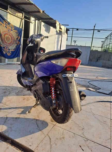 سلام عليكم سكنس نثيه سرعه 140دراجه صار 6اشهر نازله رمبه دراجه مكفوله كفاله عامه من سرقه ومحرك وكلشي دراجه شغاله من اطول لطول شرط محرك بجيس اتراي وين ميعجبك دراجه ماكو شي بيها مو شغال لايت اشاير هورن دشبول كيج سرعه كيج بانزين  بريكات دبلات قفل جنطه قفل ستيرن دوشمه تايرات كله نضيف وكله شغال  مكينه ماممدود عليها صبانه كابريتر بلاديه شرط ادك معدل 120 وشلعه شرط اتبطنش جيب فيتر وياك افحص وجيك وطلع تراي يلله تاخذ رايدها ب425 وبيها مجال حق اجيه مكاني بغداد زيونه لتواصل واتساب او اتصال *********** بغداد
