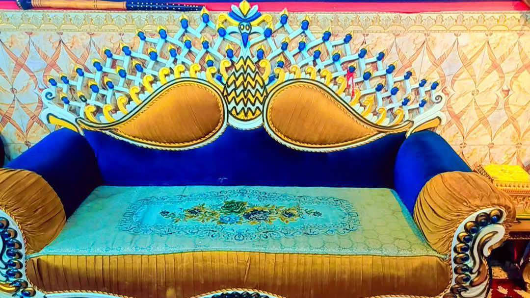 تخم ملكي أبو طاوس 10مقاعد تفصال تكمه  أخو الجديد يخبل السعر 275  مكاني بغداد الامين  *********** الي يريده يتصل
