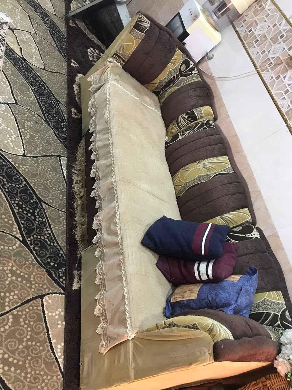 سلام عليكم اثاث بيت كامل وبعد اكو نواعم اورد اصطناعي وساعات ما مصورهن مكان ابو الخصيب نهر خوز رقم 
*********** اتصال فقط 
*********** واتساب فقط
