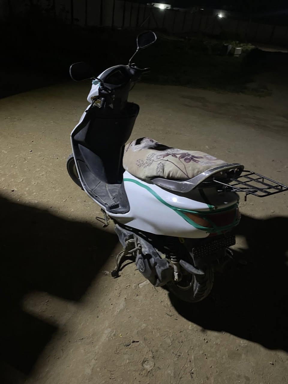 دراجه للبيع عوزها ترتيبات تشتغل وتمشي. سعر ١٢٠ وبيها مجال حگ الجيه***********.
