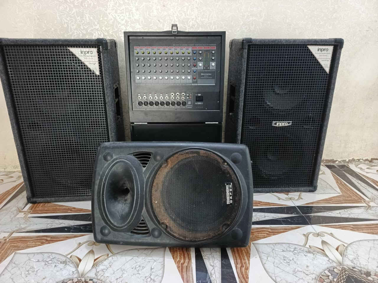 السلام عليكم جهاز وسماعات ثنين كبار وحدة صغيره مع ثنين لاقطات وايراتهن جهاز بس تنصب وتشغل سعر مليون وميتين وللشراي بي مجال تواصل خاص


**إذا كنت صاحب هذا الإعلان وتريد حذفه لأي سبب، رجاءا أرسل رسالة إلى الدعم الفني**