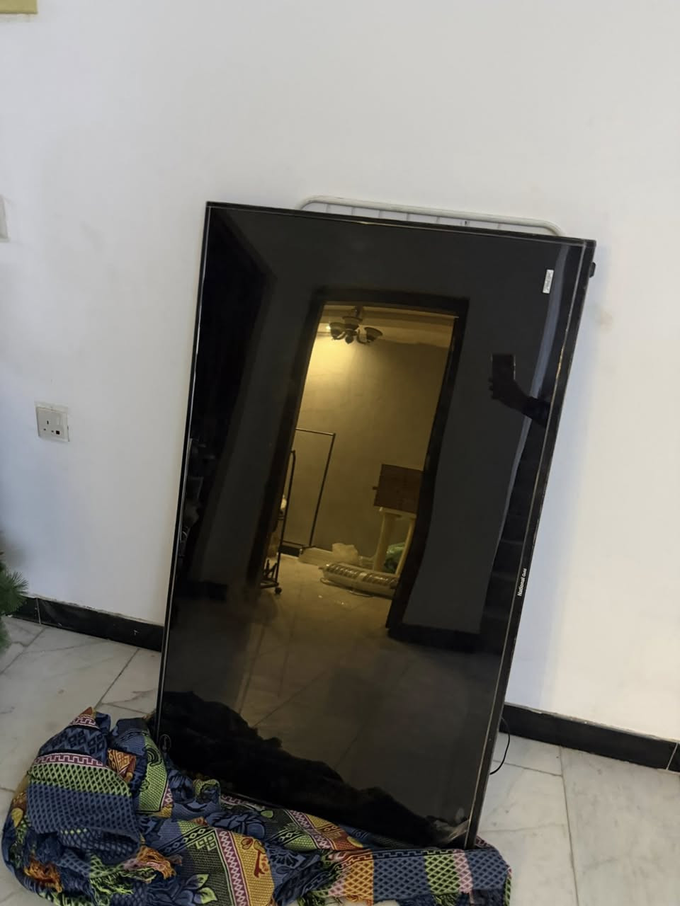 يالله بسم الله
__________
ستاند عرض ١٨٠ سم 
والطول ١٣٠ سم
___________
برده هوائية مستخدمه موسم واحد بس  ، البرده الهوائية قياس عرضها ٩٠ سم
_________
عرض رف البنطرون الابيض ٨٠ سم 
الطول ٢٥ سم
_________

حمالة رف ٦١ قطعة 
قياس ٣٠ سم
__________
رف وتعلاگه بنفس الوكت 
عرض ٦٠ سم 
طول ٣٠ سم 
عدد ٤
__________
رفوف عرض ٣٠ سم 
طول ٦٠ سم 
عدد ١٠
_________
رفوف ٣٠*١٠٠ 
العرض ٣٠ 
الطول متر
عدد ٥ 
_________
رف عدد ١ 
عرض ٣٠ سم 
طول ١٨٠ سم
_________
ستاند يو عدد ١٨ 
٣٠*٦٠ 
الطول ٣٠ سم 
العرض ٦٠ سم
_____ 
تعلاگه بدي عدد ١٨٠-٢٠٠ 
_________
مرايا جبيره 
العرض ١٢٠ سم 
الطول ٢٠٠ سم
________
مرايا صغيره 
_______ 
قراصه مال بجامه او بنطرون 
_______
شاشه تلفزيون حجم ٦٠ 
قليل مستخدمة 
________ 
للاستفسار //// 
*********** 
***********
