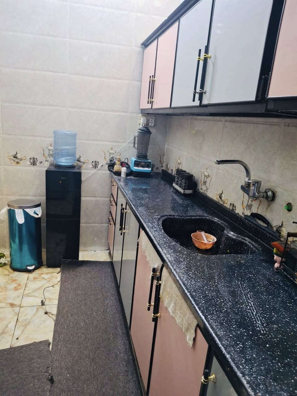 دار للبيع كربلاء الجاير اول بيت بالفرع ع الشارع
بفرع منفذ علاء الاعسم
للاستفسار ***********
القياس 50متر
طابو زراعي سند 25
طابقين البناء طابوق
غرفتين بطابق ثاني 
حمامين
