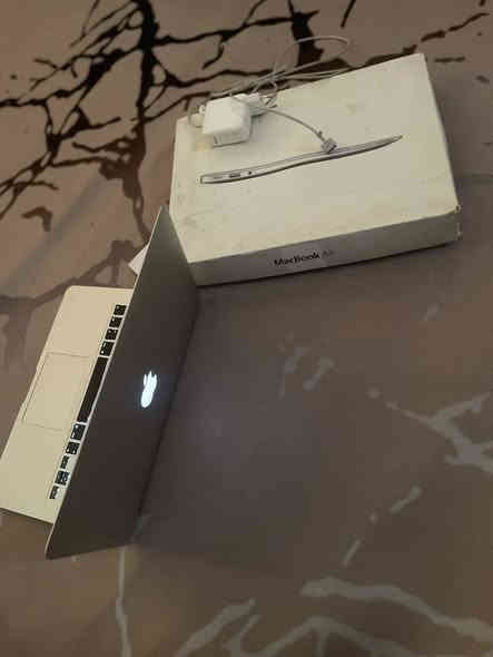 للبيع 🛑 ماك بوك أبل 💻 ذاكرة 128G وياها رام تخزين 64G حاسبة مخصصة للدراسة والبرمجة كاملة محلقاته . شاشة بقياس 13.3 إنش السعر 270 الف وبيها مجال بسيط للشراي يتصل على رقم ***********
