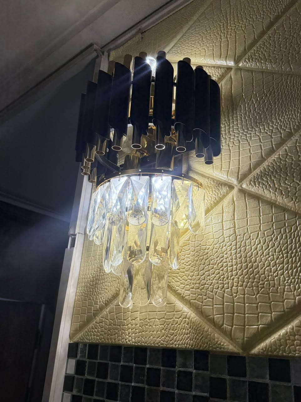 ثريات للبيع 6 قطع 
2 كبار 
4 صغار


**إذا كنت صاحب هذا الإعلان وتريد حذفه لأي سبب، رجاءا أرسل رسالة إلى الدعم الفني**