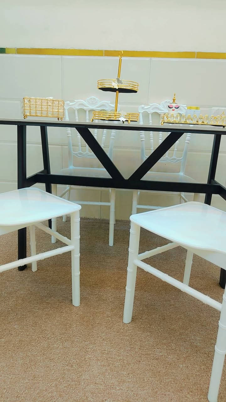 ميز طعام مرمر بورسلين بلكراتونة ثقيل لاعلى درجة 175 قفل عنوان شارع فلسطين تقاطع الصخرة *********** موجود توصيل
