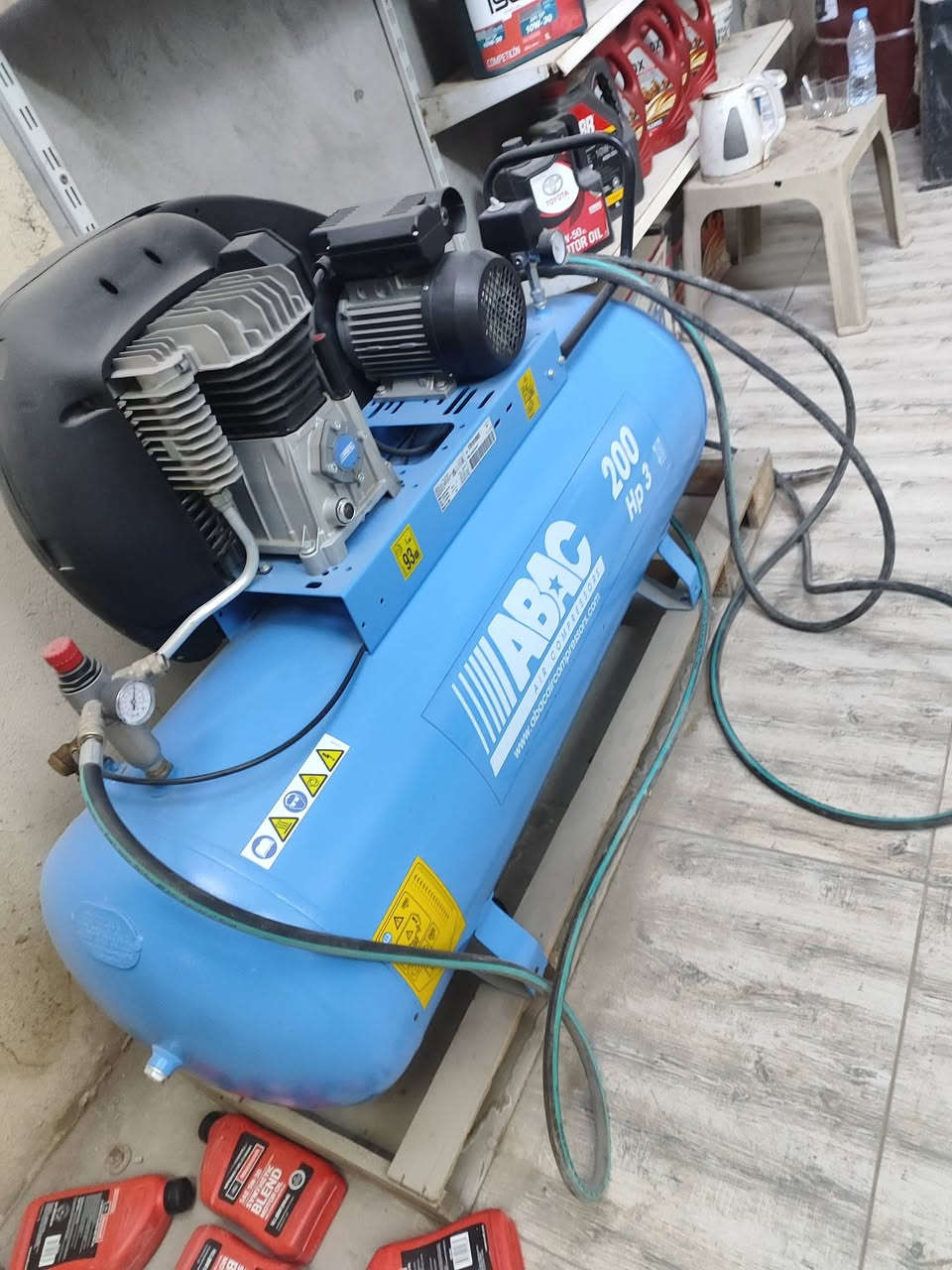 كمبريسر ايطالي سنكل مستعمل شهرين للبيع السعر مليون وميه رقم الموبايل ***********
