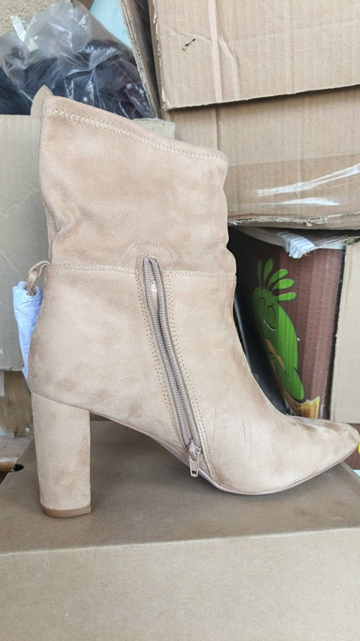 كارتون أحذية نسائي يحتوي على 15 زوج سعره كامل 75 ألف موديلات مختلفه


**إذا كنت صاحب هذا الإعلان وتريد حذفه لأي سبب، رجاءا أرسل رسالة إلى الدعم الفني**