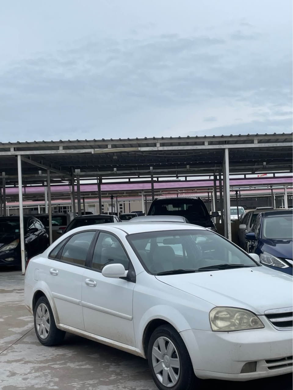 شوفرليت اوبترا 2012
رقم دهوك شرط تحويل 
تخمات و حدادي جديد 
داخل و خارج نضيف 
تبريدها حار و بارد شغال 
بي ٣ قطعه صبغ بدون دواخل نهائيا 
سقف و شواصي و دواخل كلها شرط 
كير و محرك شرط 
سعر 73 و مجال 
*********** شيخان, نينوى
