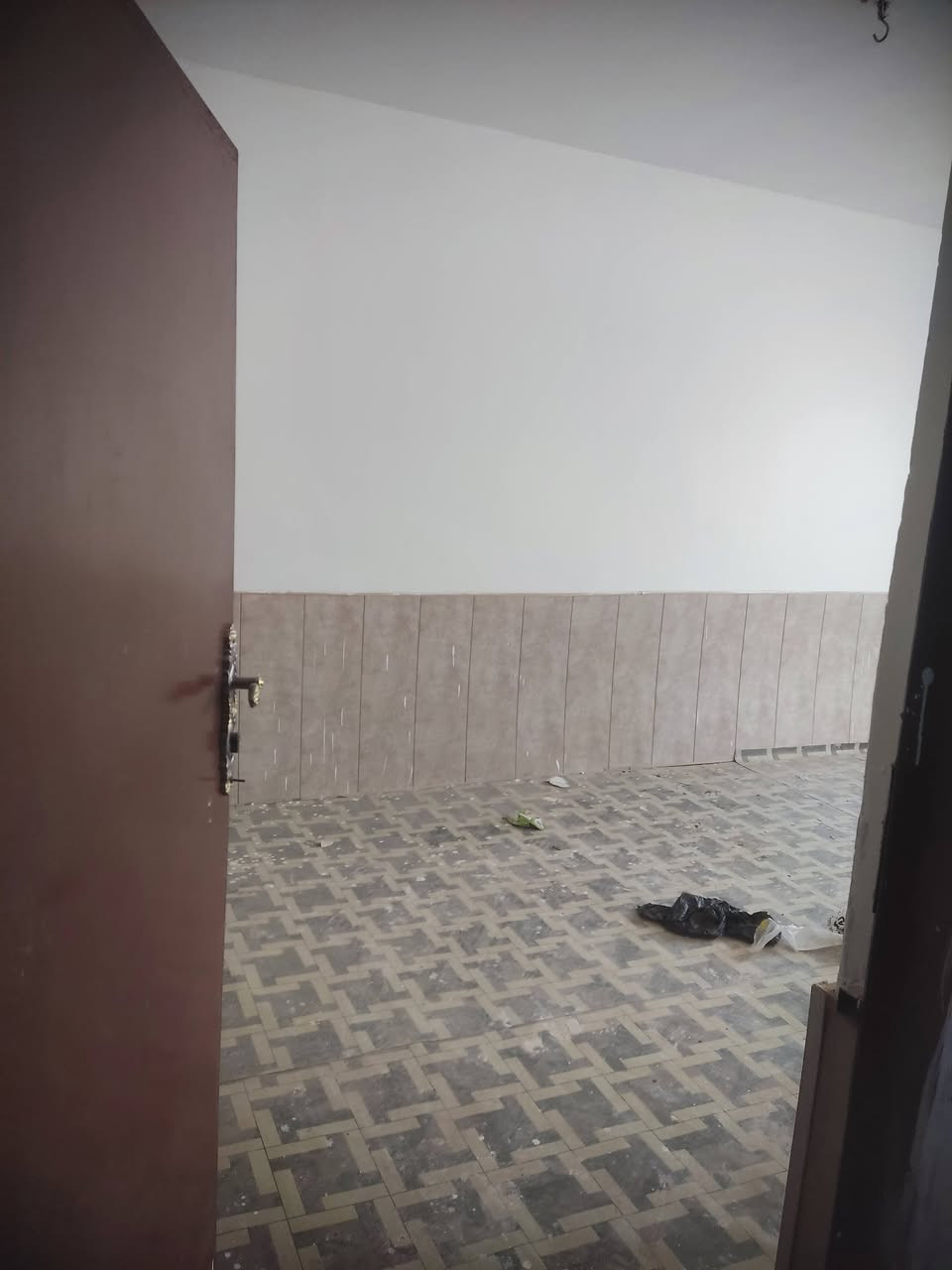 0السلام عليكم بيت للبيع مساحه 100 متر حي الزهراء سعر خاص.      ***********
