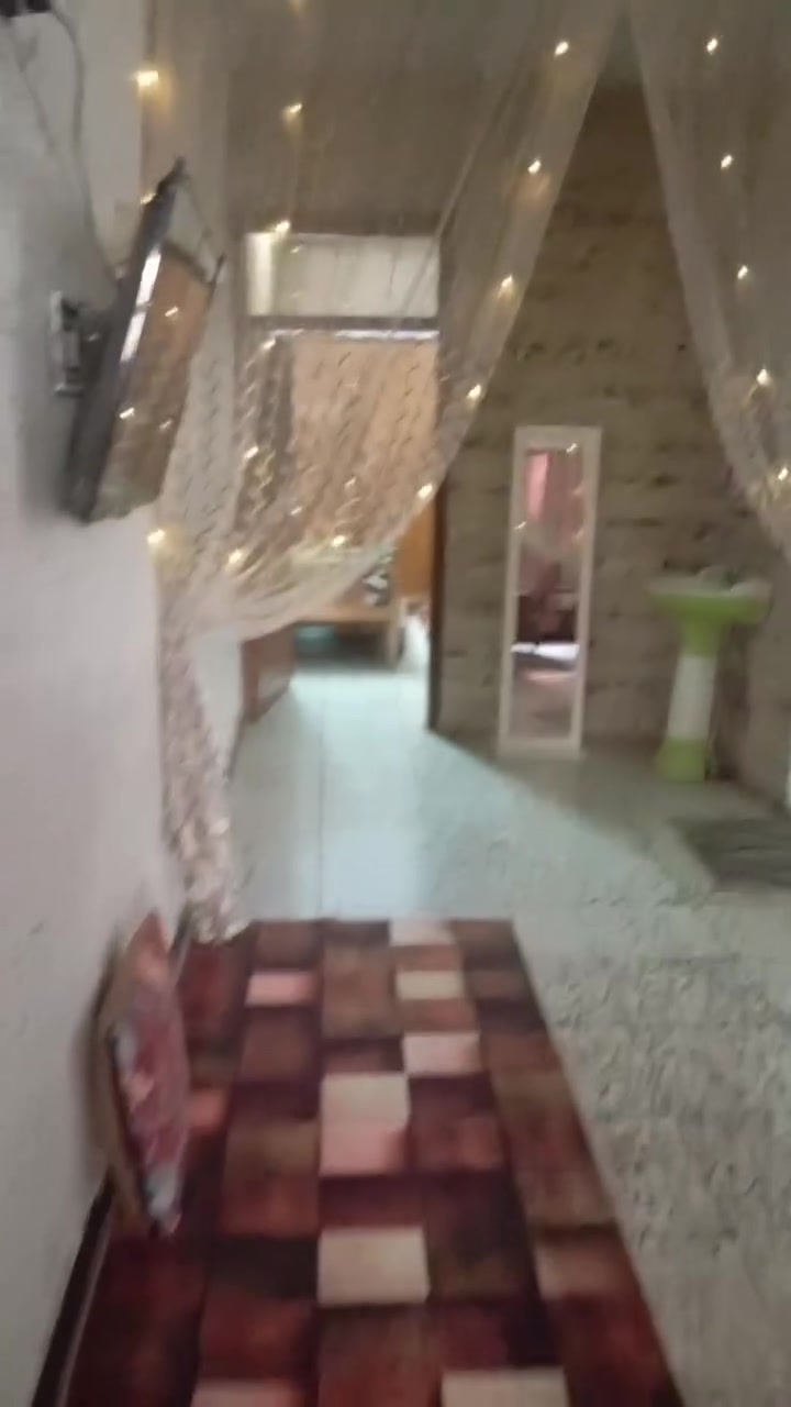 السلام عليكم بيت طابقين الطابق الثاني درج خارجي مساحته ١٣٥ واجهه ٦ ونص نزال ٢٠ بغداد الشعب حي البساتين شارع احمد الوائلي زراعي سند ٢٥ قرار محكمه تبليط للباب فول خدمات سعره ١٤٠ وبي مجاال للاستفسار اكثر خااص او هذا الرقم ***********
