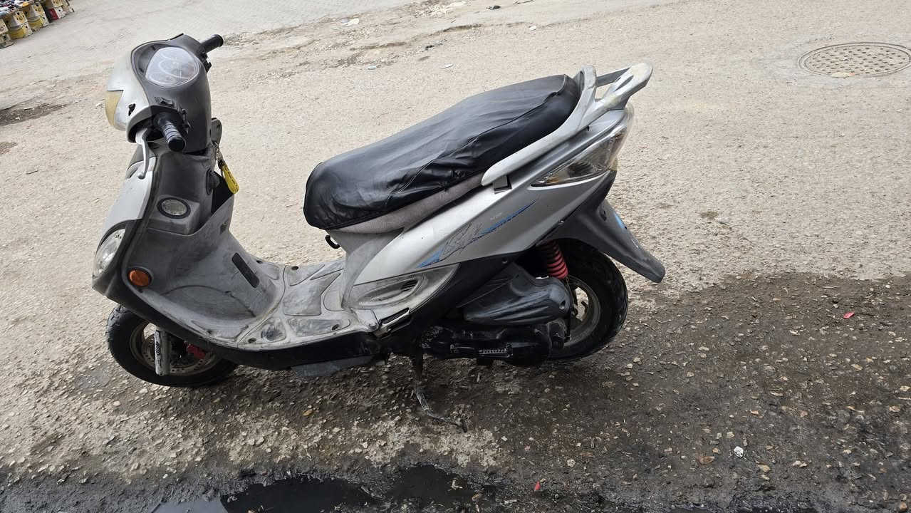 السلام عليكم دراجه جي فور جديده صار شهر طالعه من الحاويه وكله علفحص اريد اراوسهه بماكس او ابيعهه ***********
