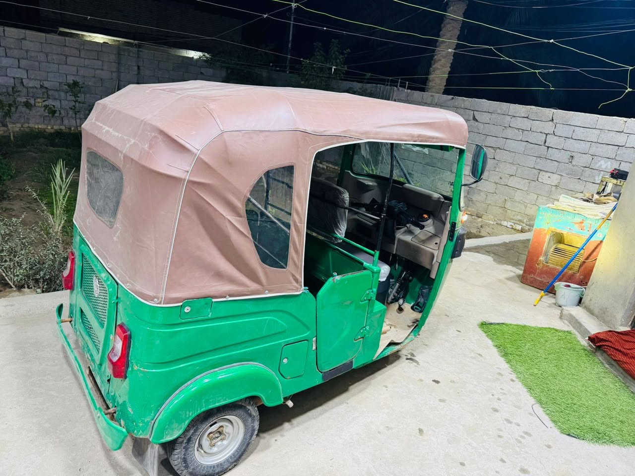 مكان بابل السياحي 
السعر 7و100 وبيها مجال بصيط 
***********
