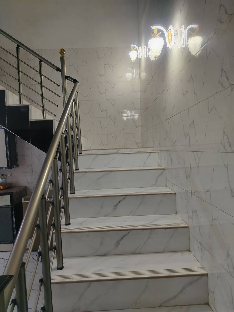 بعد توكل على الله
دار البيع
الموقع تحرير
الحولى طابو صرف زراعي قرار 25
مساحه ١٠٠ متر
يتكون من طرمه صحيات خارجيه
ممر مطبخ من ضمن صاله
حمام منور غرف نوم
قاط ثاني صاله غرفه نوم حمام
سطح قريب على شارع رئيسي
قريب على أسواق المدينه
الاتصال على الرقم *********** خاص مفتوح أو واتساب
