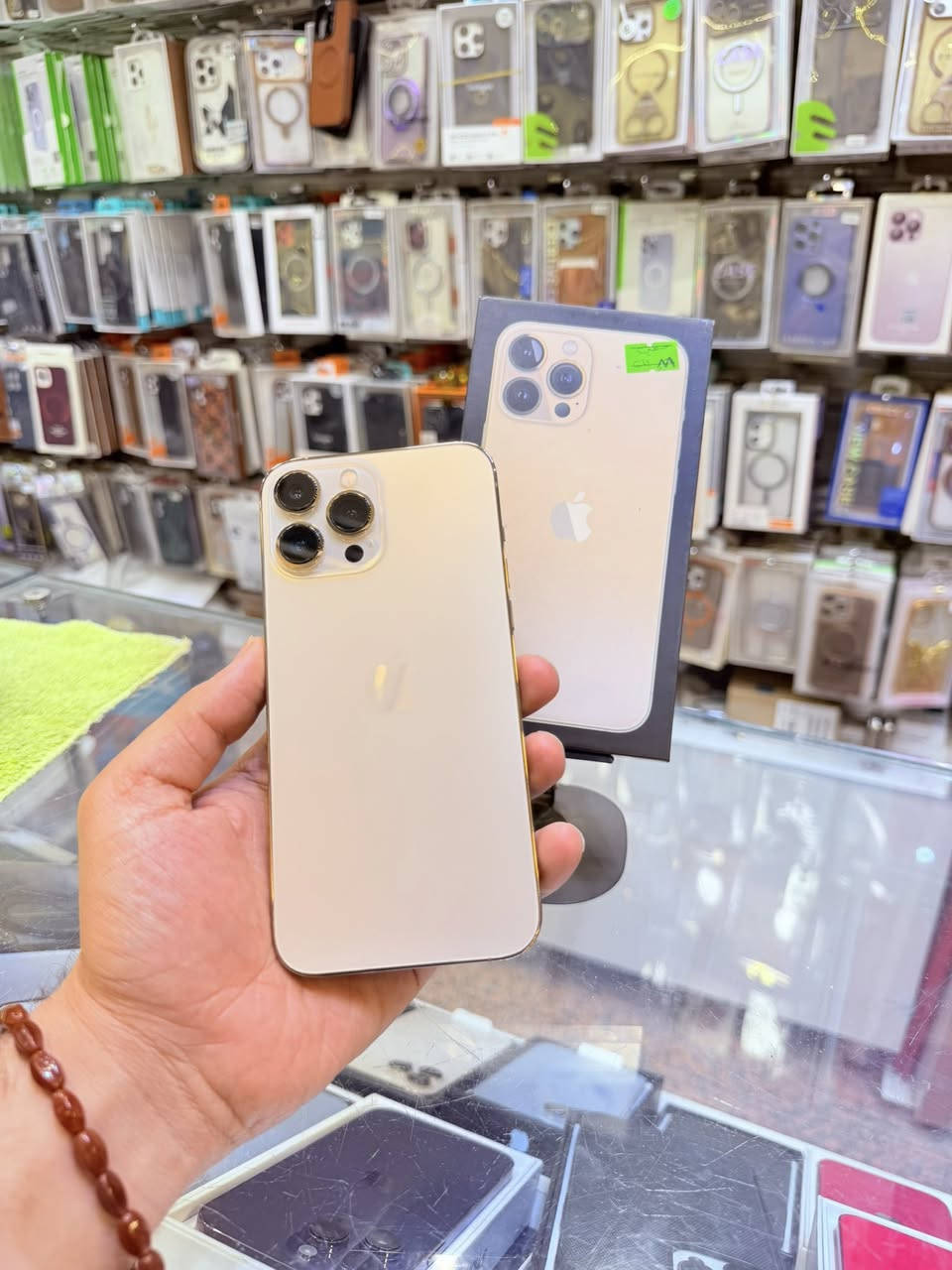 ايفون 13 برو ماكس ذاكرتة 256 خطين جهاز
بطارية 🔋 88 دبل خط جهااز لونة مميز 
جهاز نظيف مكفول وبلادي وكل ملحقاته اصلية موجودة 
للبيع او مراوس مكاني النجف 
***********
واتساب و اتصال ☎️
