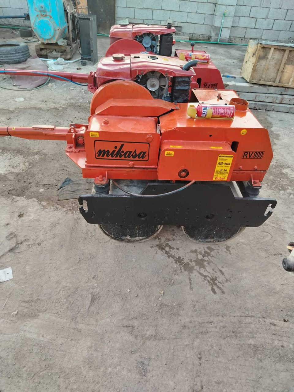 حادلات يدويه نوع ميكاسه ياباني 
وزن 1.5طن ونص
محرك كاز  مسيبوشي ياباني البلادي 
قمجي جديد 
هزاز شغال فول 
طفايه حريق
عرض 85سنتيمتر 
جاهزه من كل النواحي 
مكاني الكوت واسط مركز المدينه اي استفسار اتصل بلرقام اثير ***********//
اسيا ***********

