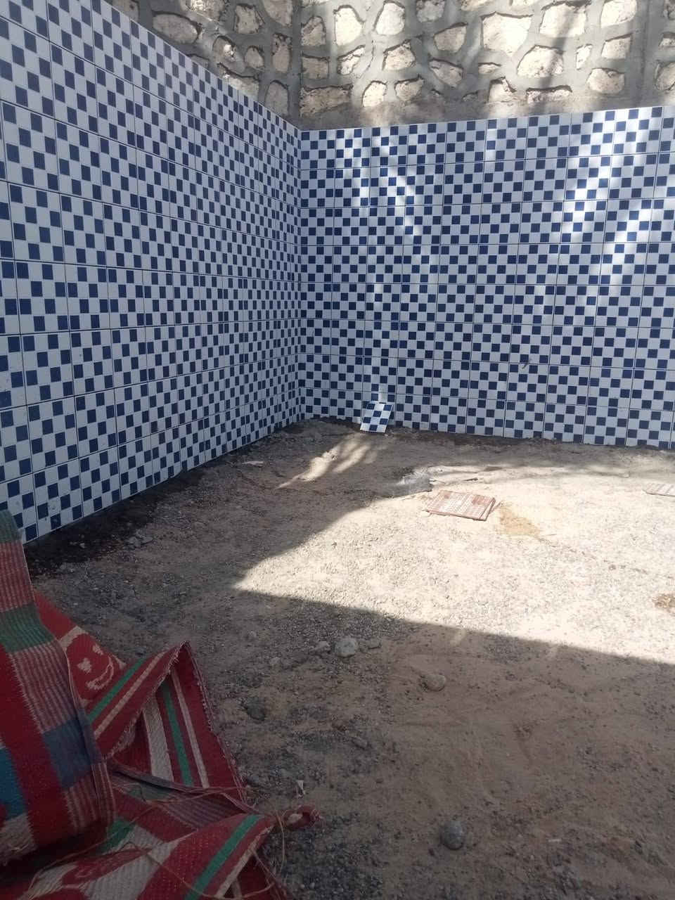 خلفه لتركيب اي انواع السراميك والمرمر والكاشي باسعار ممتازه انشاء الله 
الرقم يوجد فيه واتس ***********
