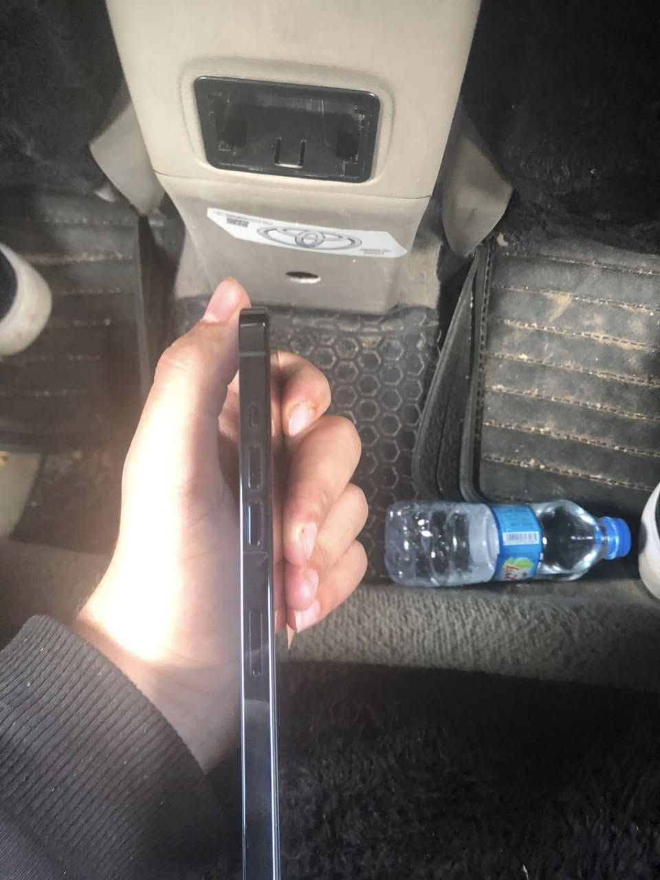 ايفون ١٢ برو ماكس
شاشة و بطارية مبدل من m center 
بس قطعة مكفولة ١٠٠ بال ١٠٠ 
الجهاز كلش نضيف 
٢٥٦جيجا 
البطارية ١٠٠ 
سيم ٢ 
السعر ٣٧٥ 
وشوية مجال للطيبين 
المكان اربيل 
للتواصل ***********
