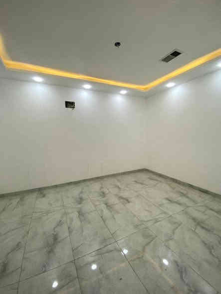 دار للبيع 
الموقع : ملايين النور ( قرب مجسر المثنى.. موقع مميز )
ملك صرف - سكني - طابو الزهور 
المساحة : 146 متر 
الواجهة : 7 الاربع 
الاتجاه : شروق تام
الطابق الاول : غرفة نوم وهول واستقبال ومطبخ ( حار ، بارد ) 
وحديقة خلف الدار 50 متر
الطابق الثاني : 3 غرف نوم وهول 
 وصحيات بيتونة
للإستفسار مراجعة المكتب او الاتصال على الأرقام التالية   عمار العبيدي   
***********
*********** واتساب
  ايمن   
 ‏‪0750 214 4093‬‏    ‏
‏‪0775 630 2993‬‏ واتساب 
ابو سند 
‭0 775 714 2899‬
عنوان المكتب حي النور سايدين دانية ماركت مقابل افران الرائد   #الرواسي_للعقار
