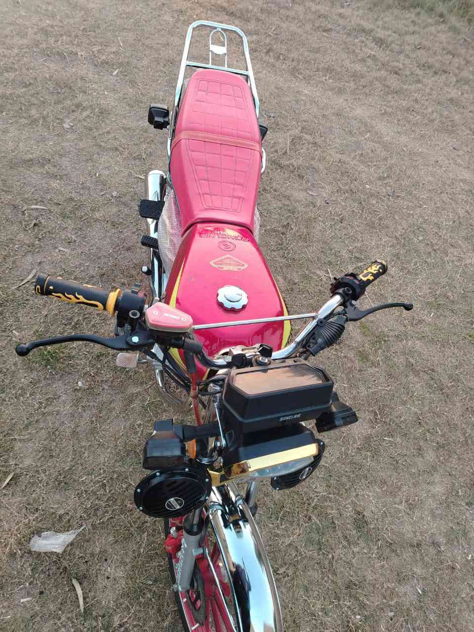 السلام عليكم دراجه سيفان للبيع موديل25 المكان مدينه القاسم
***********
