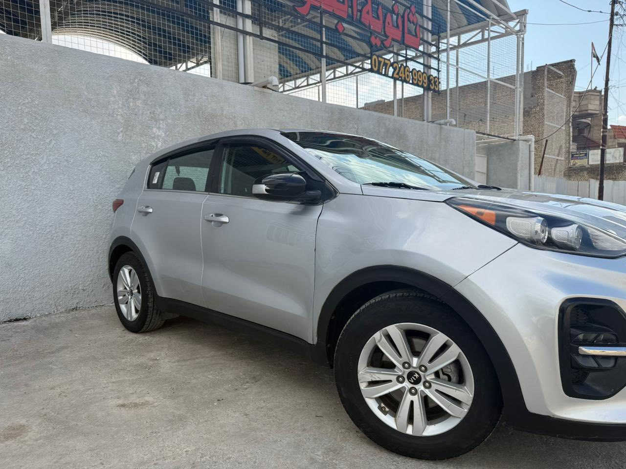 السلام عليكم كياسبورتج 2019 سياره جديده رقم بغداد محرك وكير شركه صبغ جاملغ بدون دواخل تبريد قطعتين السعر 142محال بسيط 
محرك 2400
قطعتين تبريد
انظمه قياده عدد ٢
مري شفط
شاشه كار بلي
منظومه زنون
تحكم ستيرن جهتين
حاكيه بلوتوث
مكان سياره بغداد السعر ١٤٢مجال بسيط اخوان للستفسار رقم صاحب سياره ***********
