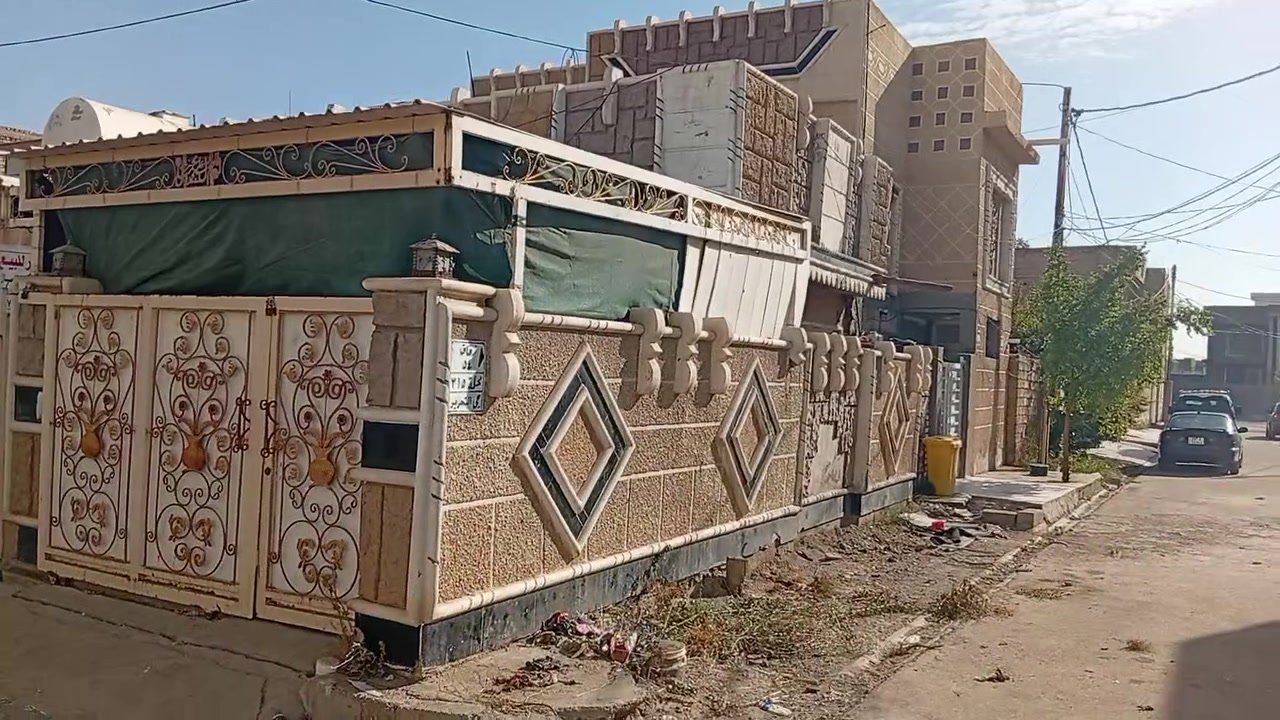سلام عليكم بيت البيع مساحه 10*10 التحرير ع شارع الحولي قرب ملعب الزهيري اي ستفسار تصال ع رقم ***********
