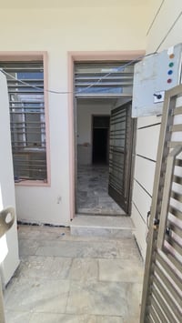 (بسم الله الرحمن الرحيم )   دار للبيع  المساحة 74 متر،الواجهة 3.34متر ...