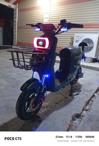 دراجة R8 • ٥ بطاريات ٣٦أمبير • نظيفة ١٠٠%