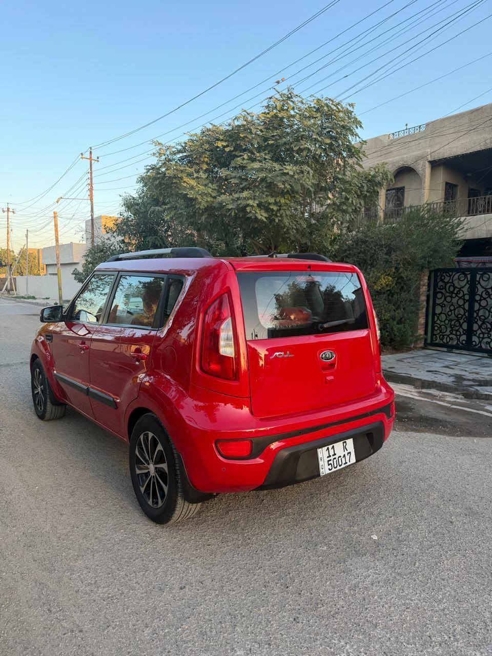 كيا صول 2013 خليجيه...
فول موصفات... 
السياره مكفوله من الصبغ والتبديل على ايدي.. 
محرك كير تبريد كله كفاله.. 
رقم بغداد وسنويه وهزه كله جديد.. 
السياره مال بيت استخدام نظيف وجاهزه للاخير.. 
للبيع الشراي يتصل ويدلل 
مكاني بغداد حي الجهاد.. 
.... ***********.....
