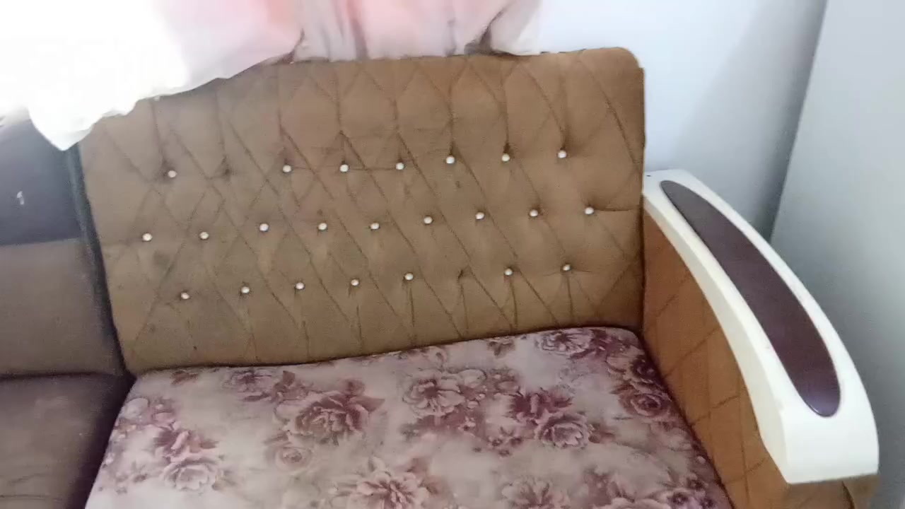 سلام عليكم  تخم  للبيع جديد ما مكسور اي شي بيه رايده 150 وبيه مجال المكان بغداد دورة شارع الكفائات رقم ***********
