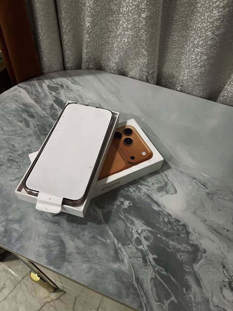 سلام عليكم ايفون 17Pro max ذاكره 256 ZAمشحون 40مره ويا لزگه و 6كفرات و عدسات اصليه نسخه شريحه للبيع1925  ناصريه رفاعي ***********
